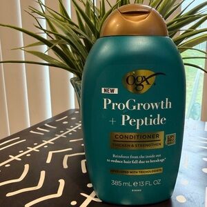 OGX ProGrowth + Peptide Conditioner - Teal